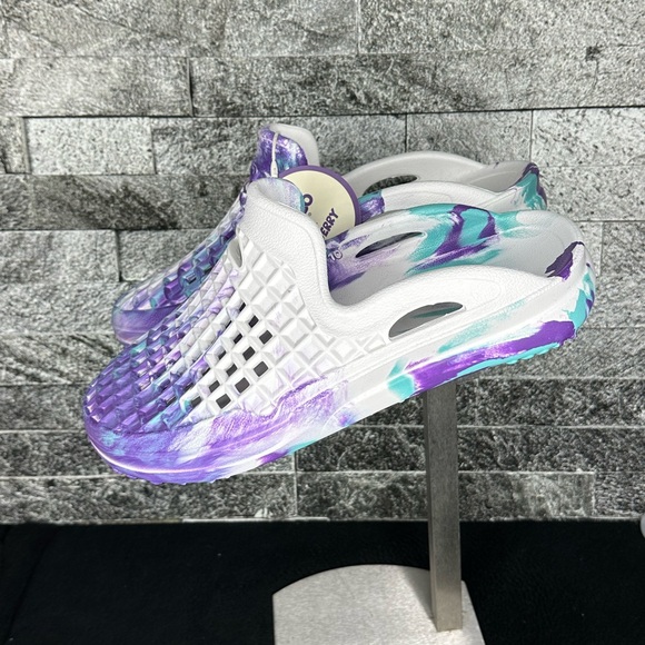 Lusso Cloud Scenario Slide F Jerry - NEW - M10 - Picture 5 of 9